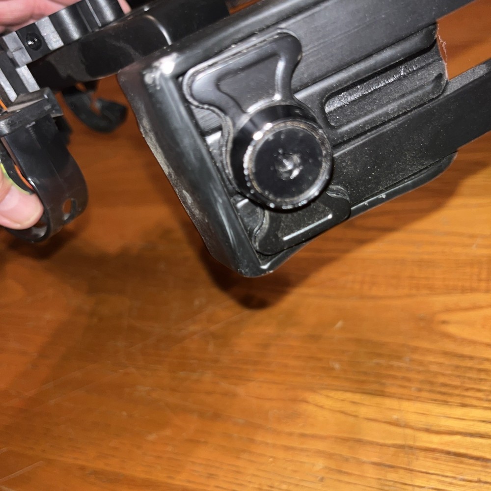 Barnett Archery Black Vortex Compound Bow w/ 3 Pin Sight Read