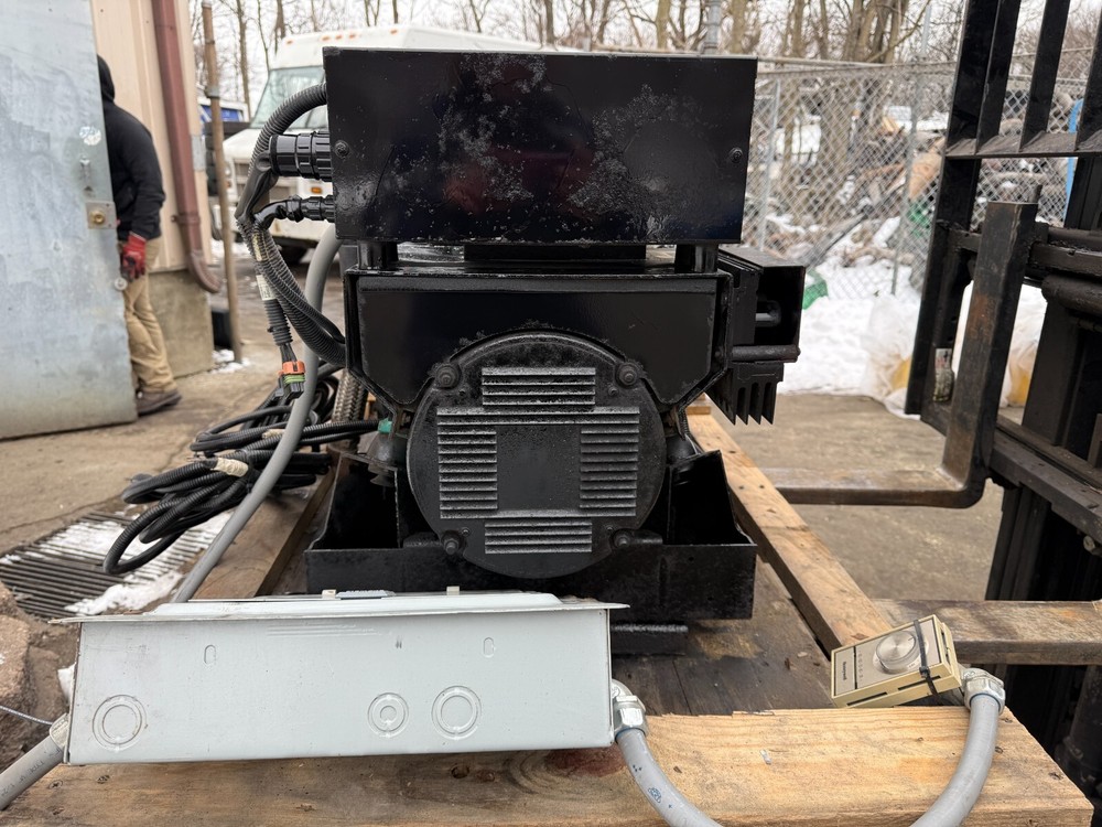 Cummins Onan generator CMSD 6000 6KW 3012 hours
