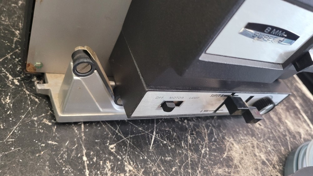 READ Bell & Howell Compatible 8 mm/Super 8 Autoload projector Model 466A READ