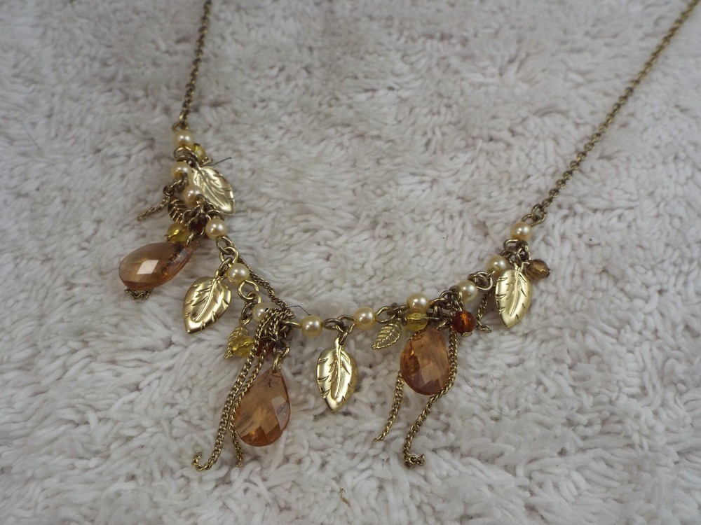 Goldtone Bead & Leaf Necklace (A45)