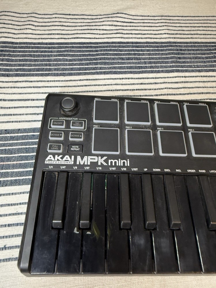 Akai Professional MPK Mini MIDI Controller