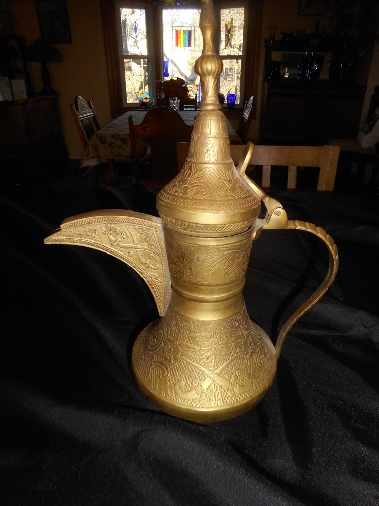 ANTIQUE VINTAGE 12" SOLID BRASS MIDDLE EASTERN BEAUTIFULLY ETCHED COFFEE DALLAH!