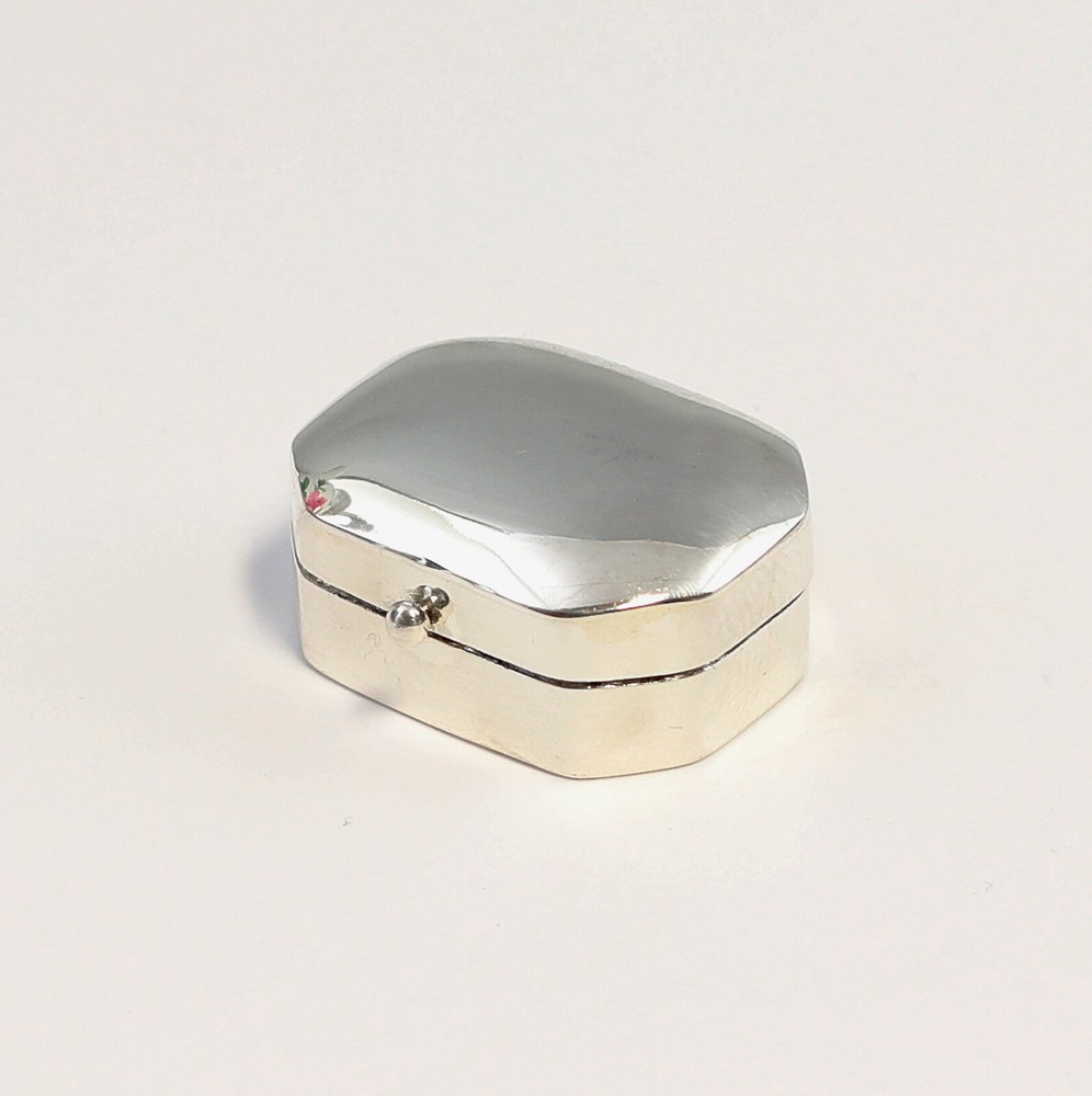 9927056-D 925 Silver Miniature Rectangular Pill Box 1X2X2.5Cm