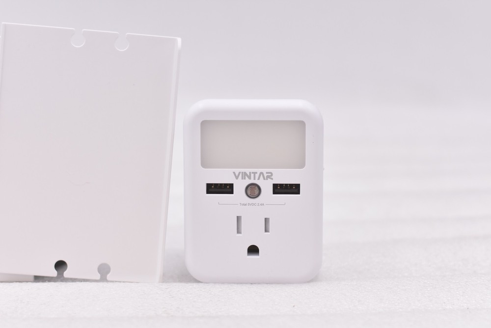 Vintar Wall Outlet Extender w/ USB - White