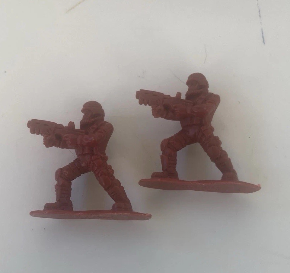 24 Pieces Lanard Army Men 2015 • Red • Plastic • Approx 2"
