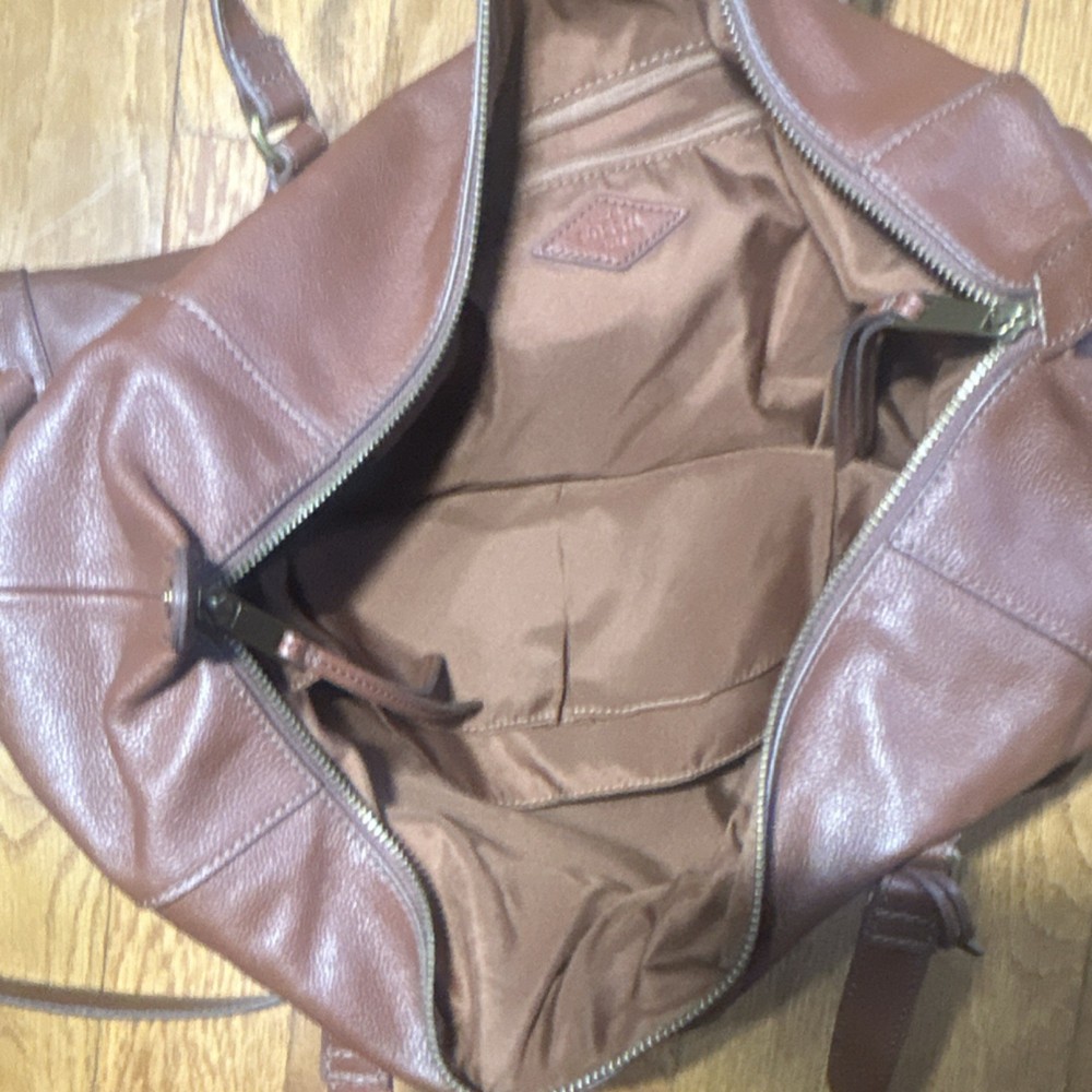 Leather Duffle Bag Brown Adjustable Straps Zipper Closure Multiple Compartments