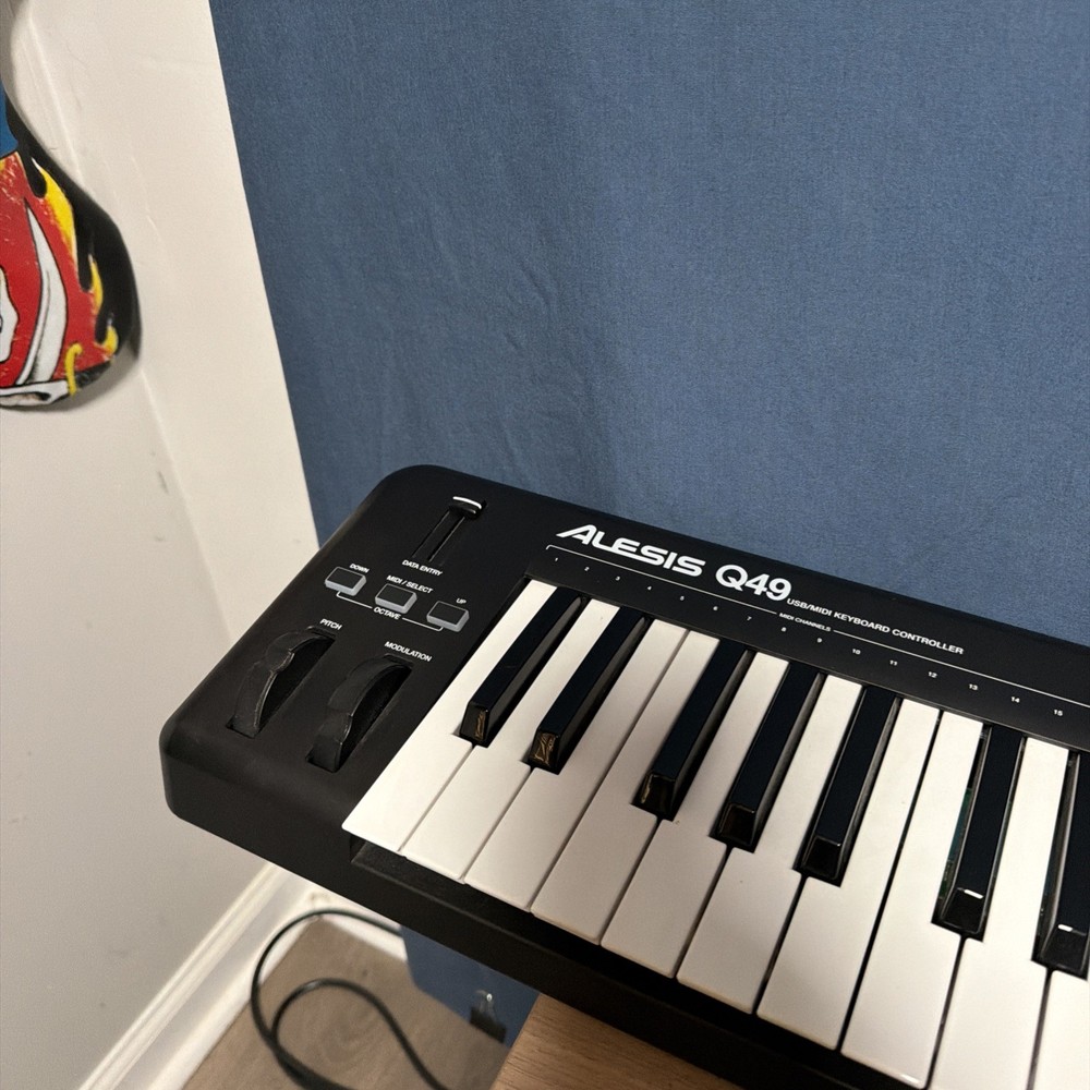 ALESIS Q49 49-KEY USB/MIDI CONTROLLER Og Box