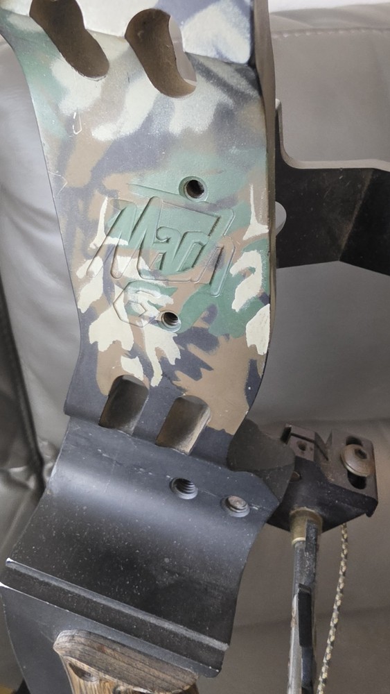 PSE Mach 6 Compound Bow, RH, W/Cobra Stabilizer - Camo