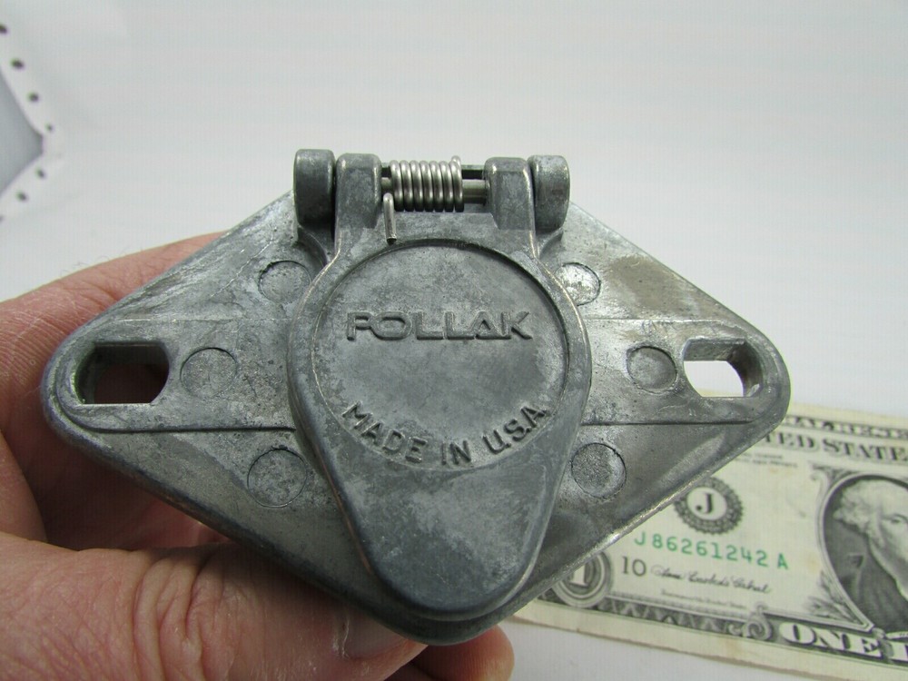 Pollak 6-Way Round Trailer Receptacles, Spring Covered Solid Cast Zinc Circular