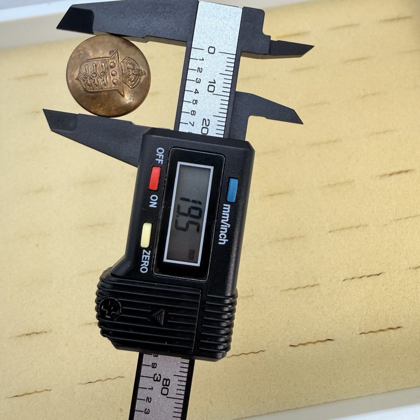 Vtg British Army RAOC Button Royal Army Ordnance Corps Pitt Co London 19.5mm