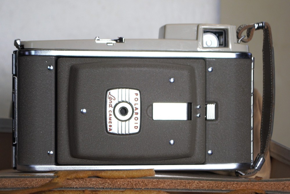 Polaroid Land Camera Model 8oA Wink Light Light Reducer & leather case