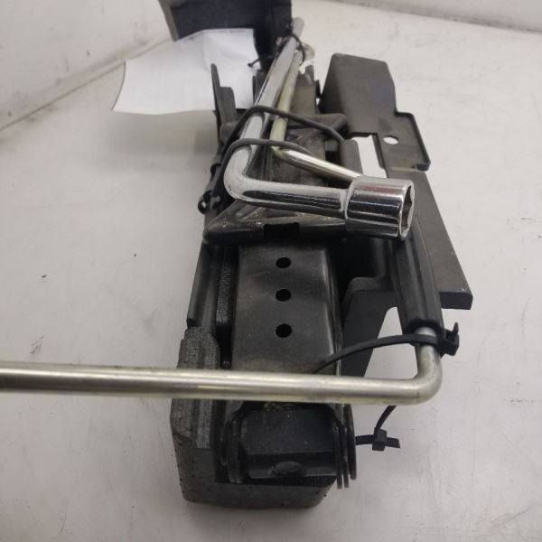 2007 LEXUS LS460 JACK AND TOOL KIT