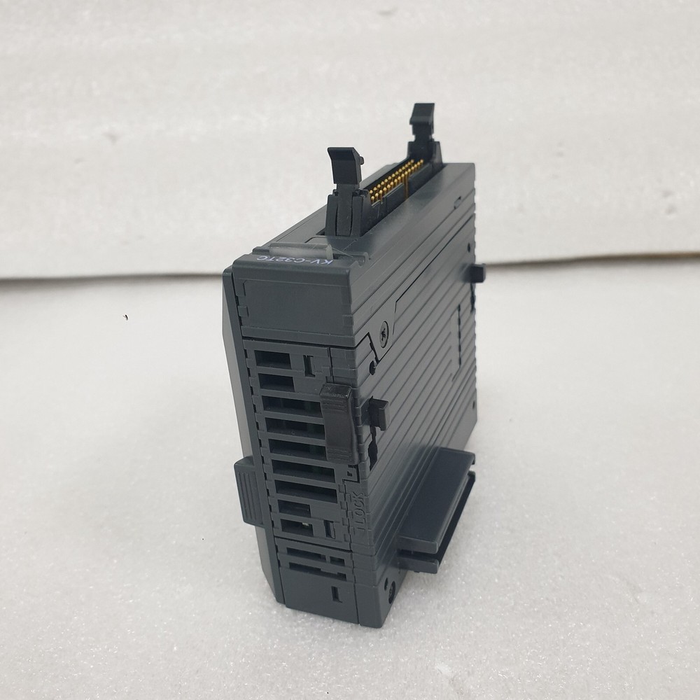 Keyence KV-C32TC Output Module