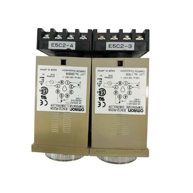 OMRON TEMP CONTROLLER WITH SOCKET E5C2-R20K P3G-08 LOT OF 2