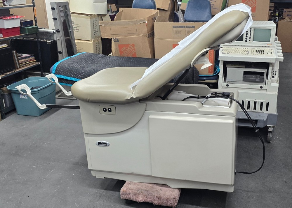 Midmark 604 Exam Table Very Good Condition
