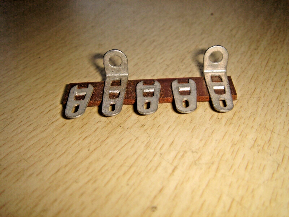 Vintage 5-way Bakelite tag strip