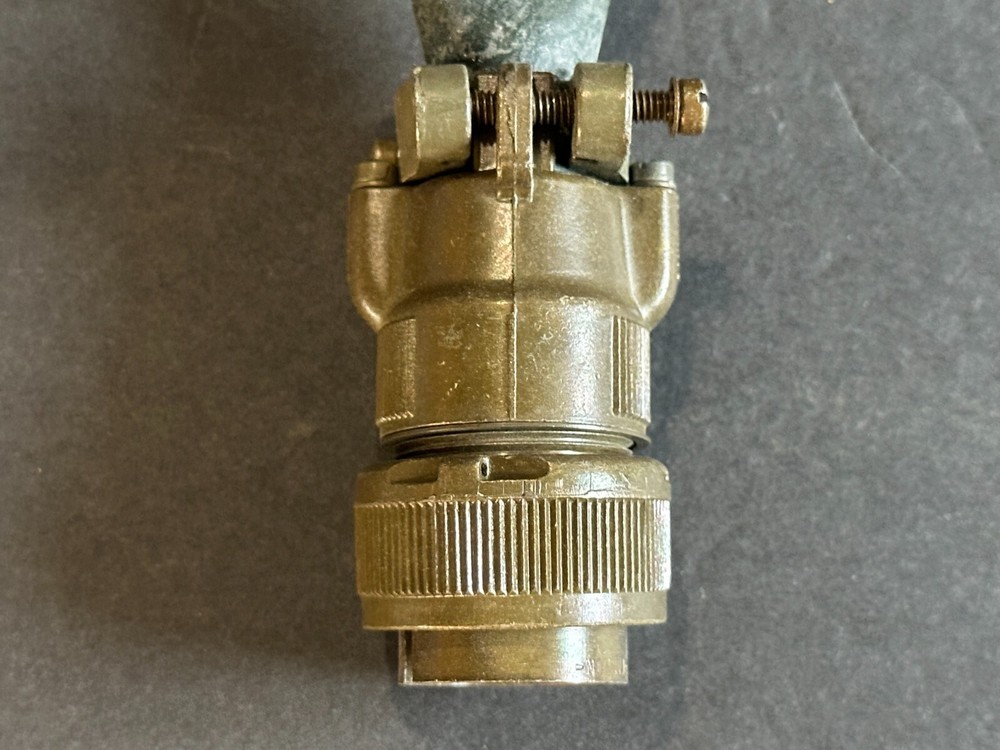 Bendix Electrical Plug Connector P/N MS3106E20-27P New