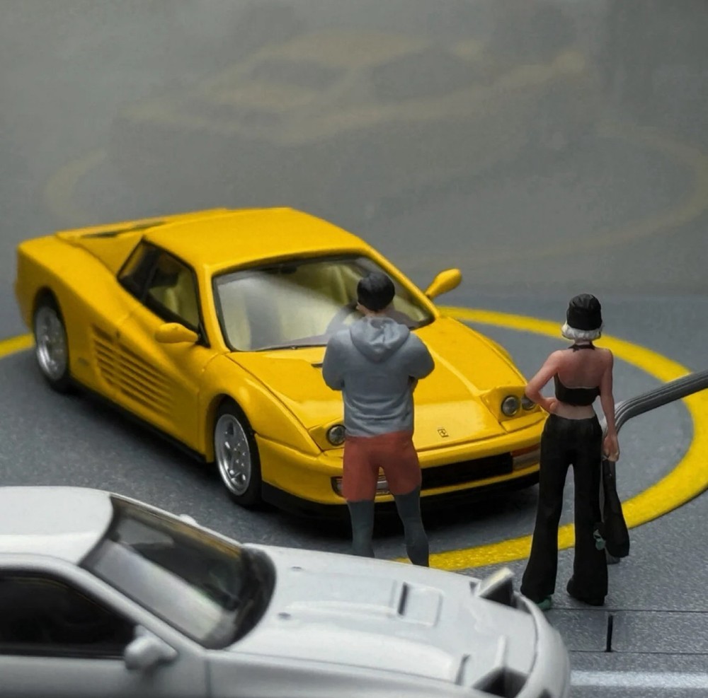 1:64 Scale Desktop Rotating Parking Diorama Display Model