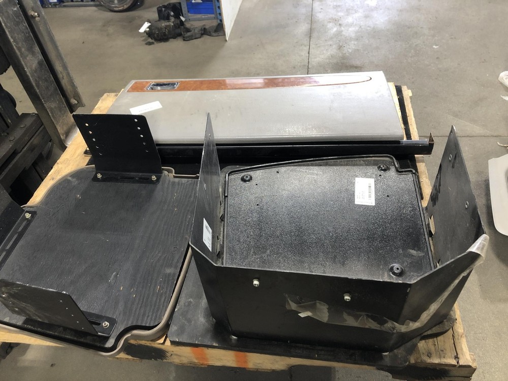 Peterbilt 379 Right/Passenger Sleeper Cabinet - Used