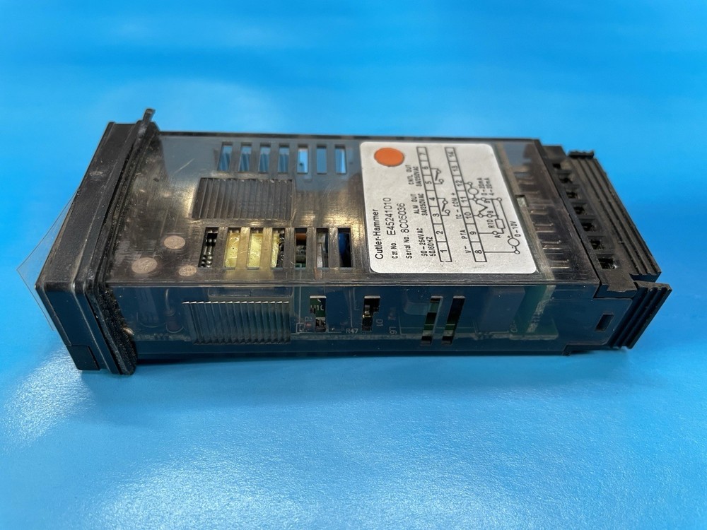 Cutler-Hammer E45241010 Temperature Controller