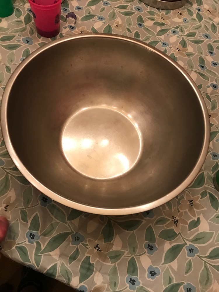 STAINLESS MADE IN KOREA 13 QUART MIXING BOWL