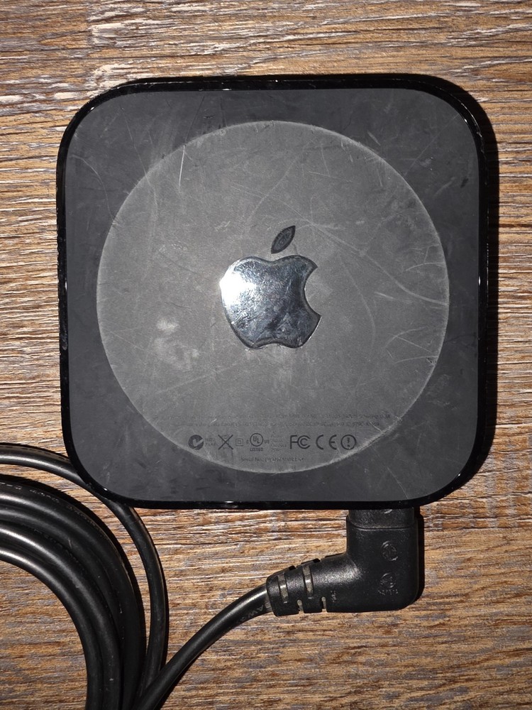 Apple TV 3rd Generation Model A1469 Includes Power Cable And Remote - TESTED