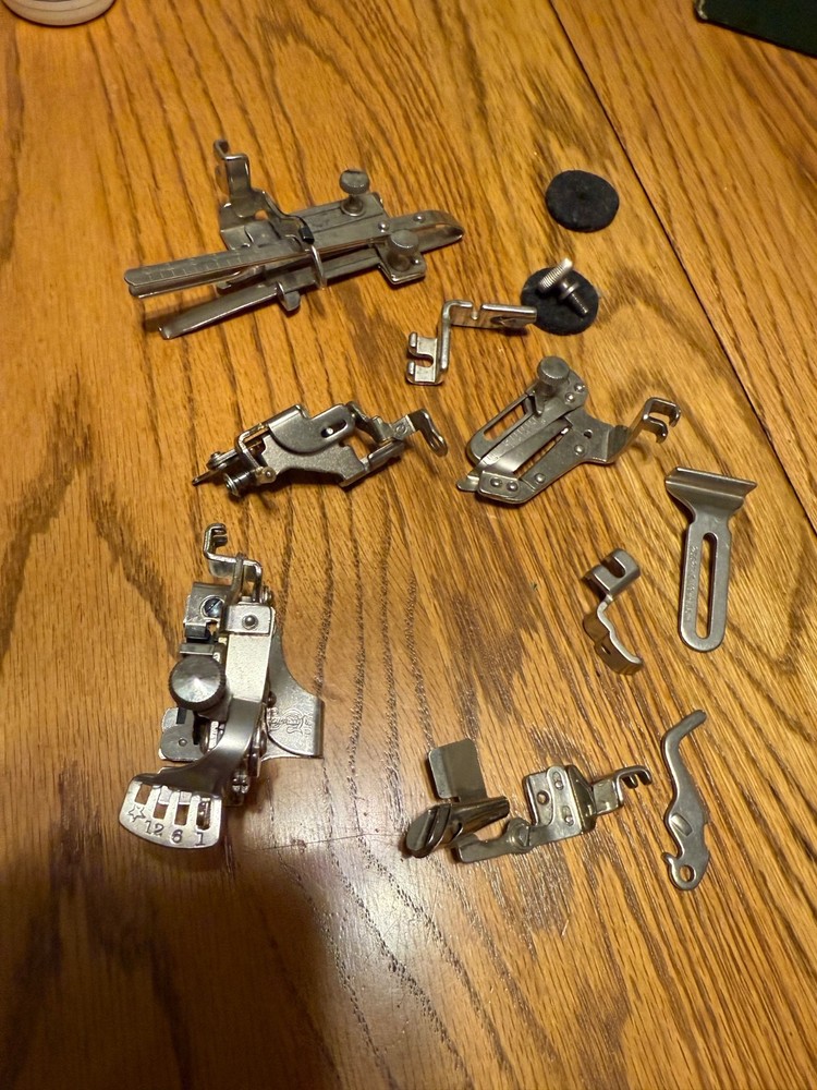 Antique 1938 Singer Sewing Machine/Accessories