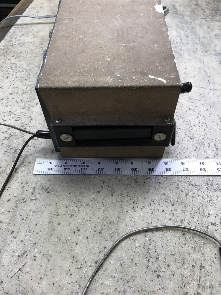 Vntg Heathkit Utility Solid State Voltmeter Model IM-16 - Powers On - 902 2401