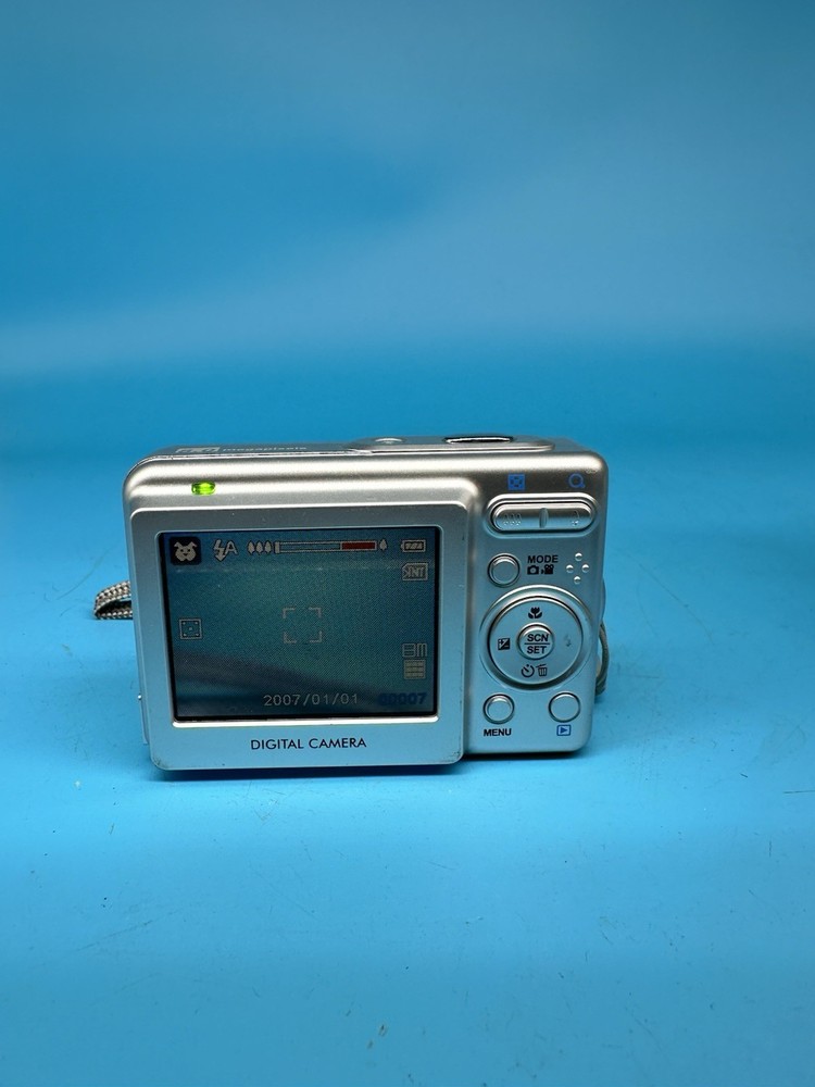 Hitachi Digital Camera HDC-861E 8.0MP Silver Tested