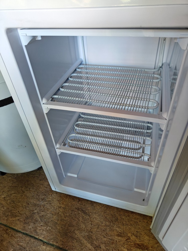 Danby Dar044a4wdd6 4.4 cu.ft. Compact Refrigerator (-20 Celsius degree)- White