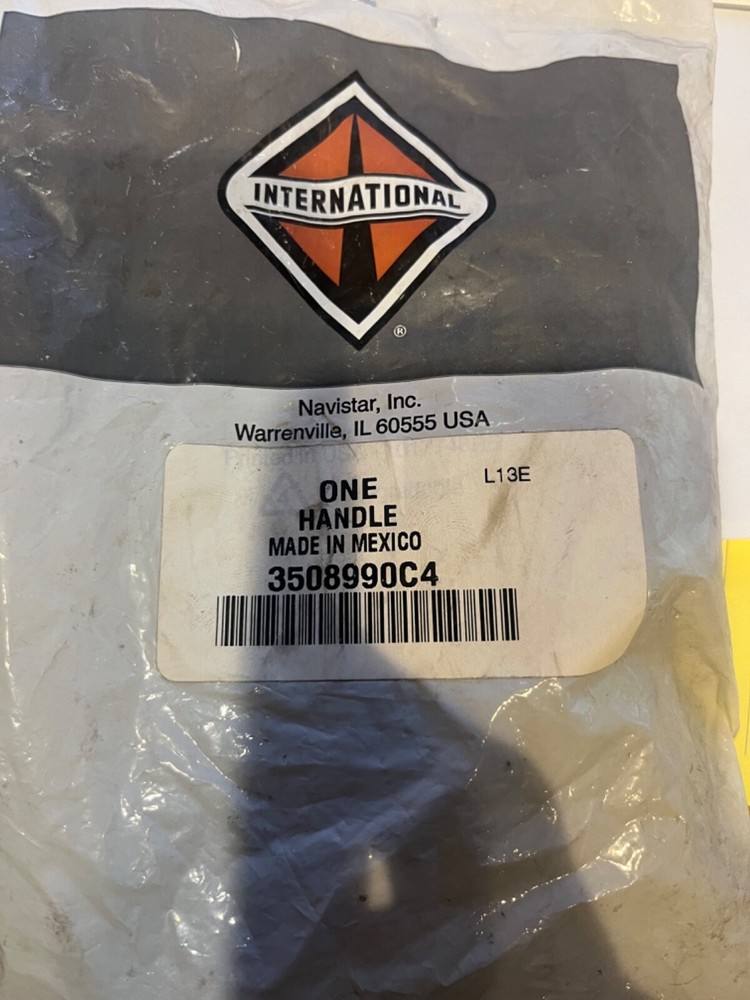 NAVISTAR INTERNATIONAL WINDOW REGULATOR HANDLE 3508990C4