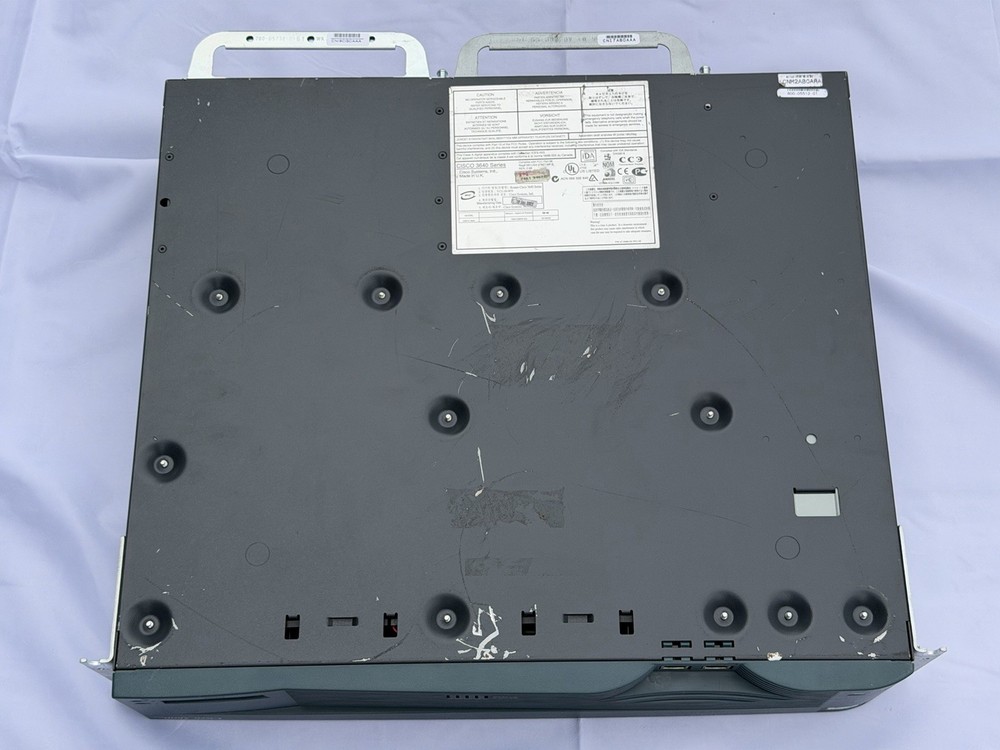 Cisco 3640 Multiservice Access Router Powers On