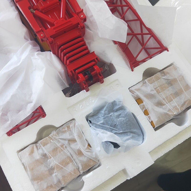1: 50 SAC16000S All Ground Engineering Crane Alloy Model