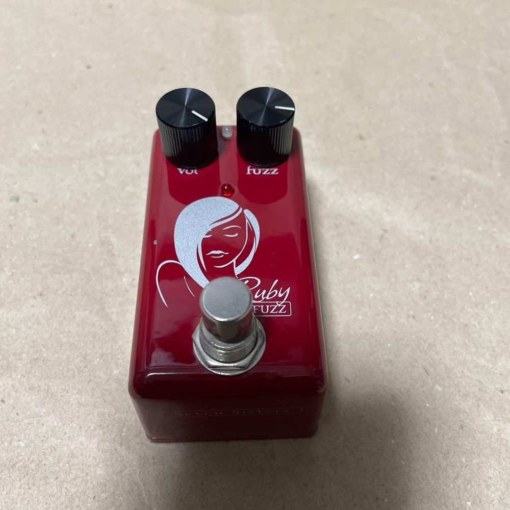 [Junk] Ruby Fuzz guitar effector *Volume is low