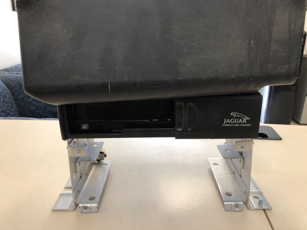 1998-2003 JAGUAR XJ8 COMPACT DISC AUTO CHANGER