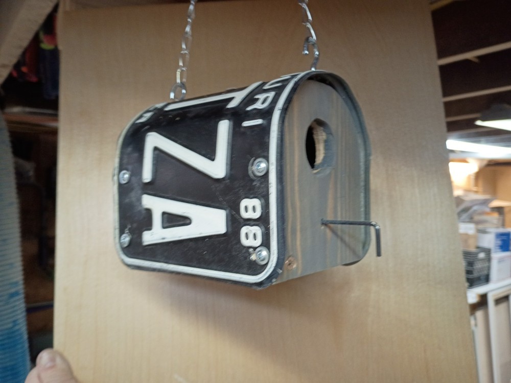 license plate birdhouse