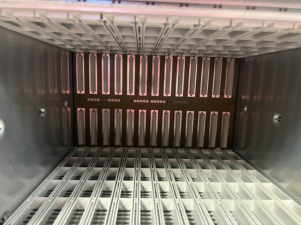HP E8403A VXI Mainframe 13-Slot