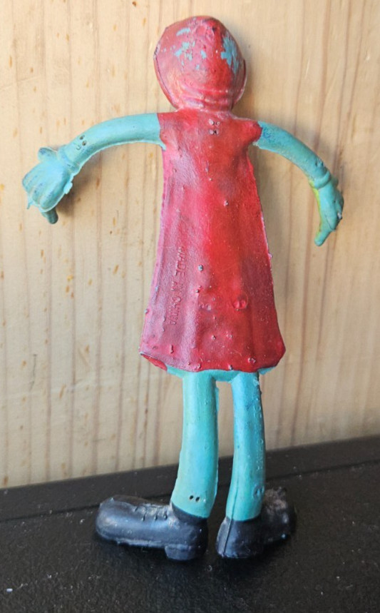 VAMPIRE / DRACULA GREEN / RED BENDABLE FIGURE.