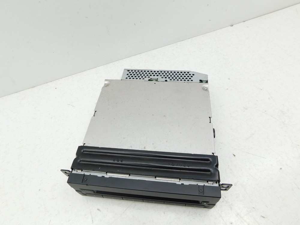 BMW X5 E70 6 DISC CD PLAYER CHANGER 9151148 '2008