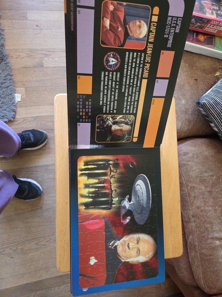 "STAR TREK NEXT GENERATION" JIGSAW BOOK (4 puzzles)