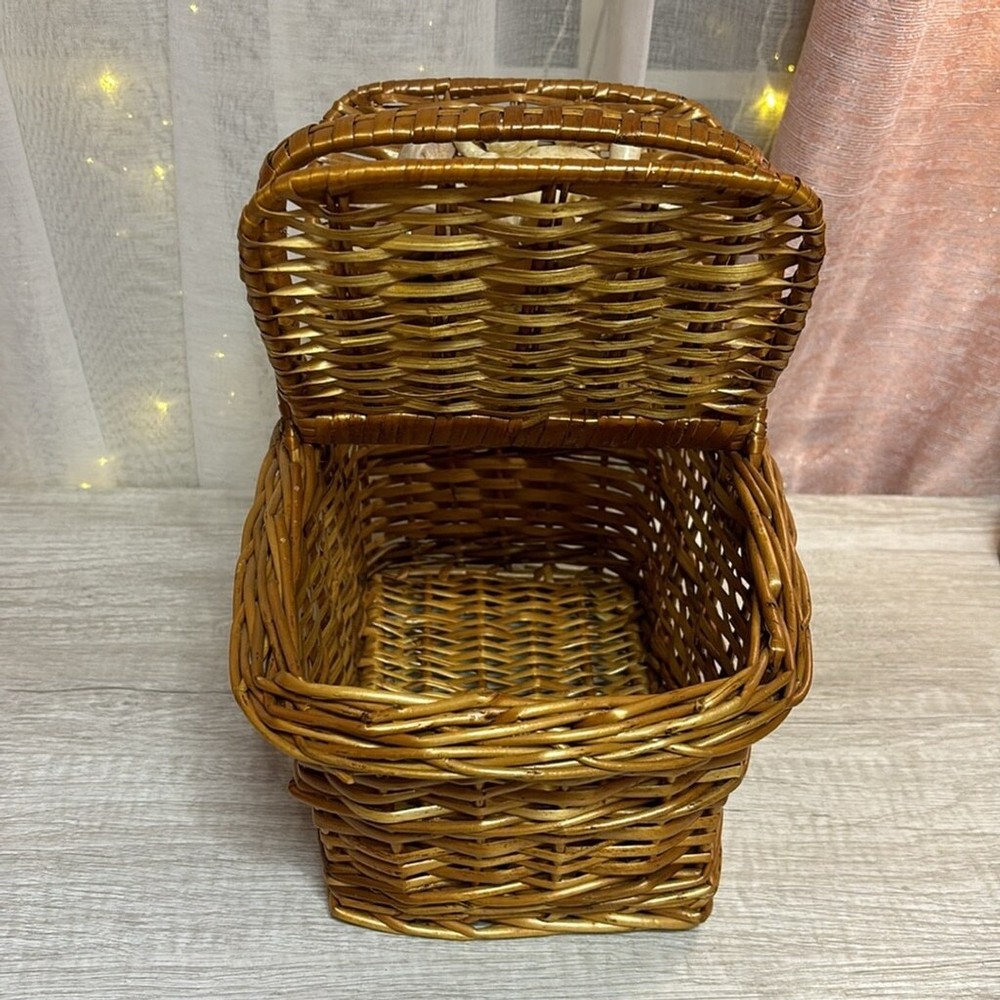 Double Lid Handle Picnic Basket with shells