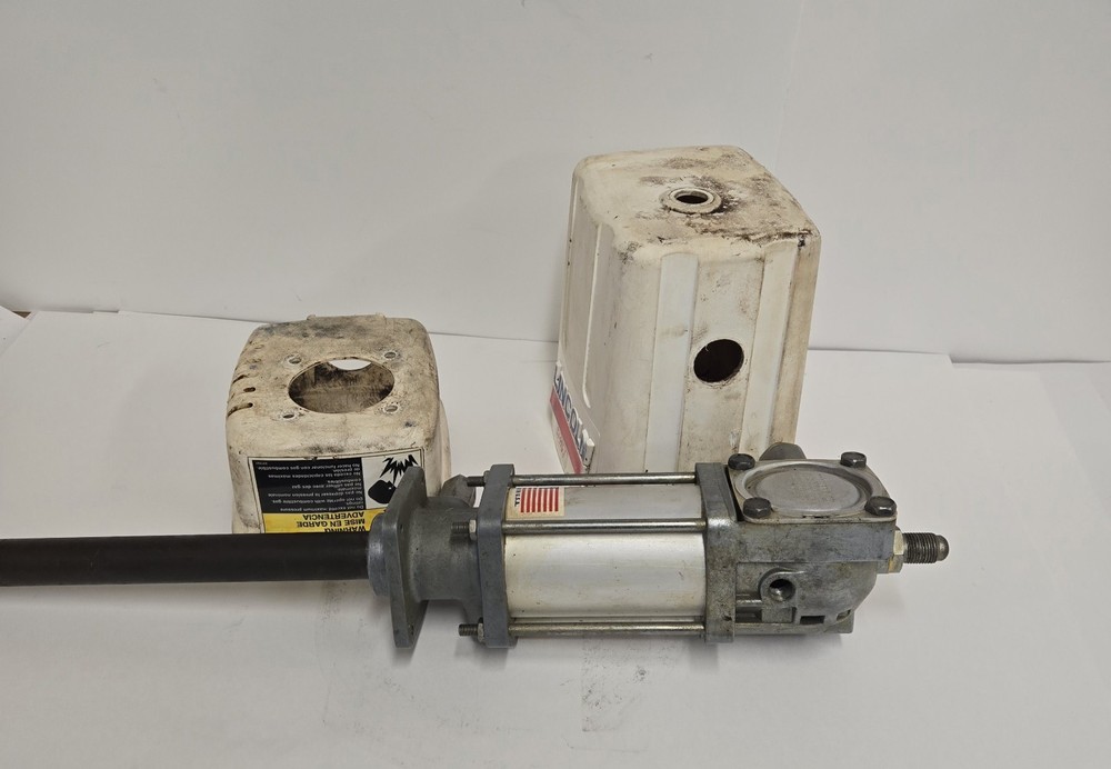 LINCOLN PNEUMATIC GREASE PUMP