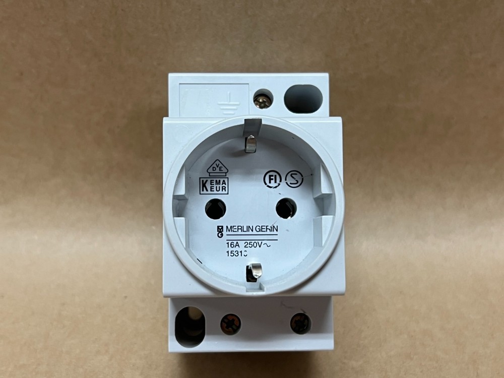 MURR Electronics 67 900 Power Socket
