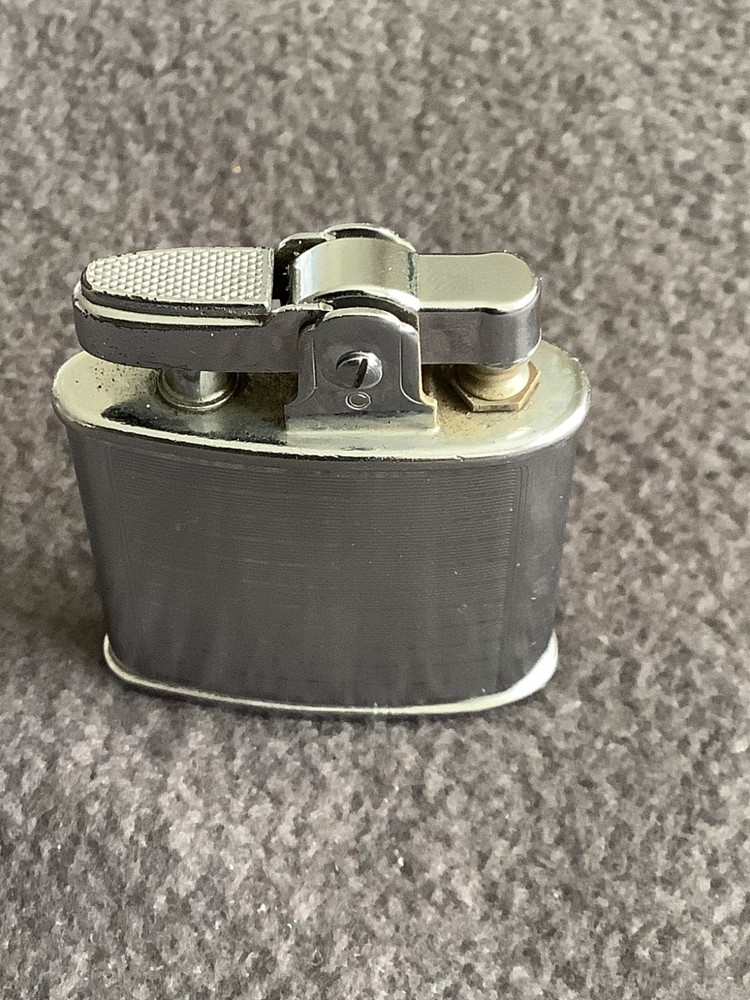 Vintage Ronson Maximus lighter working