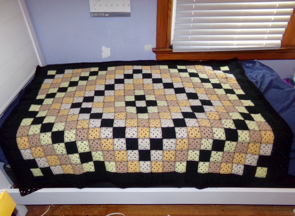 AFGHAN Medium 66 " x 50" Geometric Pattern Black White Yellow Pink Couch Throw