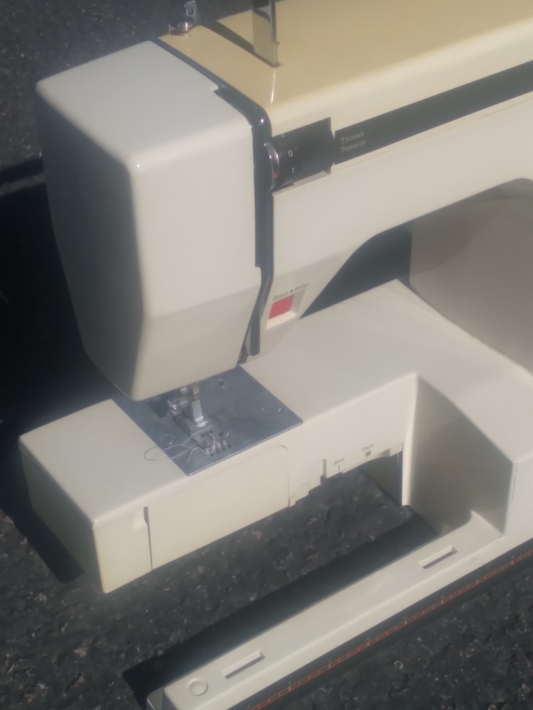 Montgomery Ward Sewing Machine UHT J2000