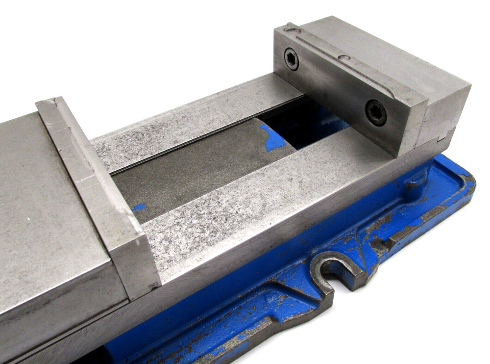 KURT ANGLOCK 6" MILLING MACHINE VISE w/ JAWS & HANDLE - #D675