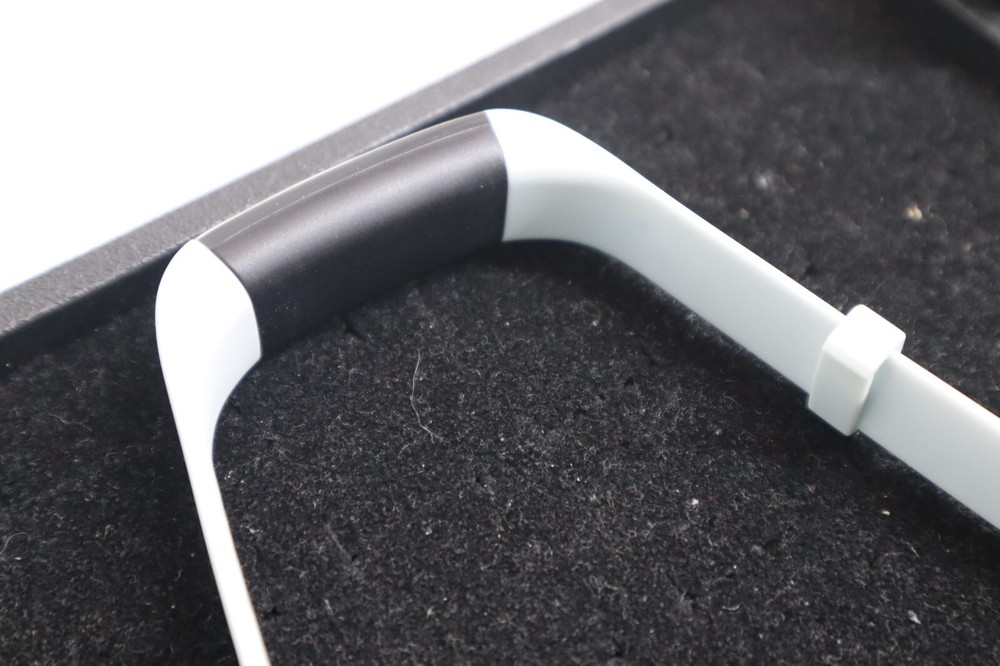 GRV FITNESS TRACKER - WHITE ***
