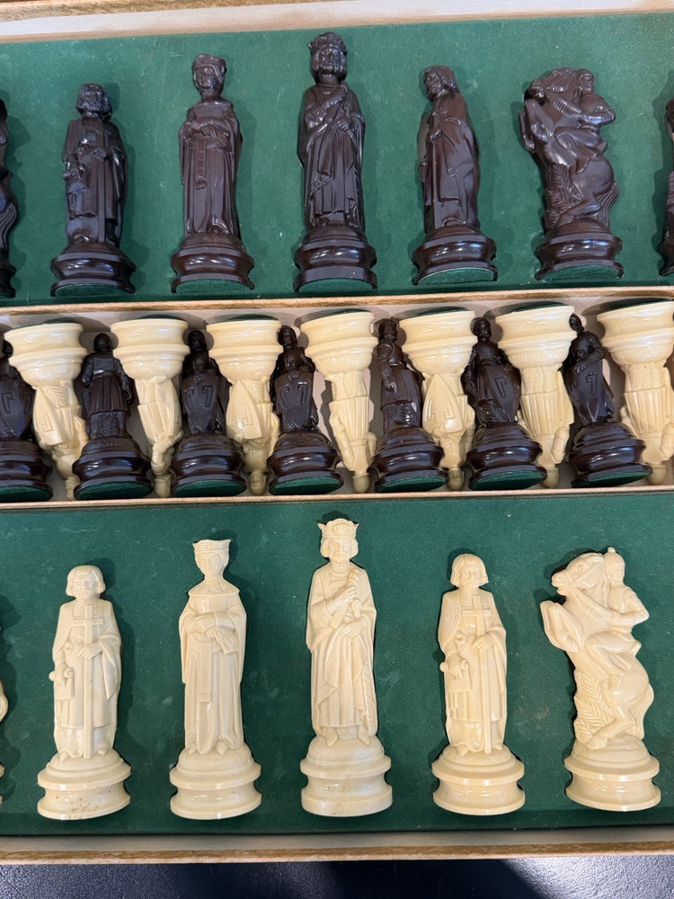 Vintage Renaissance Chess Set Figural E.S. Lowe Complete w Box Display Decor