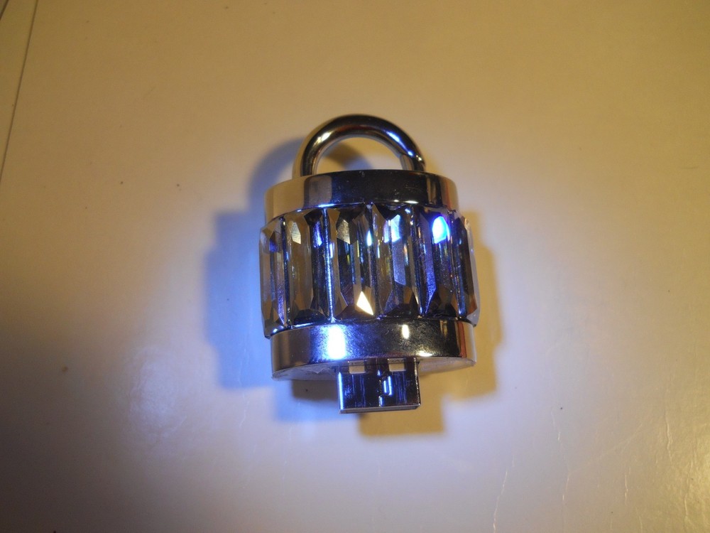 Swarovski® signed Active crystals Baguette 1GB USB 2.0 Memory Key Philips Lock